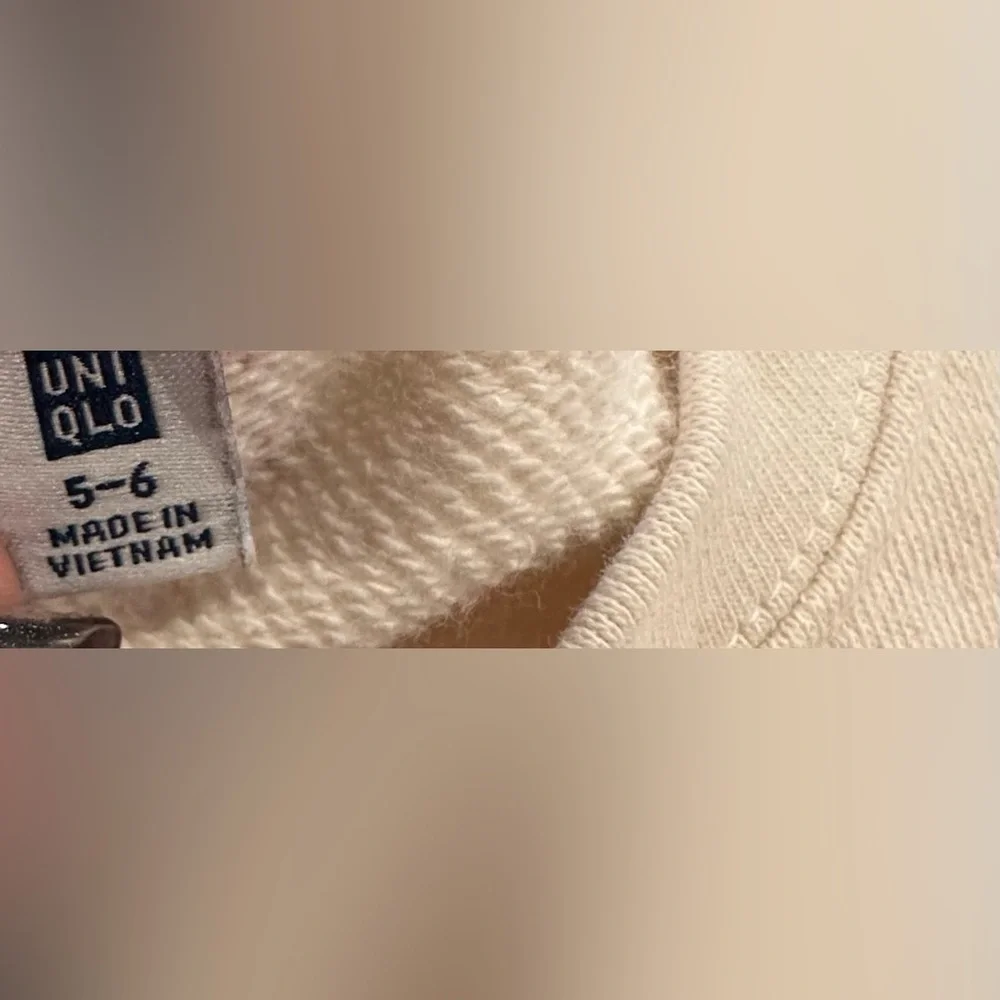 Old Navy Cream Color Sweater Size: 5/6